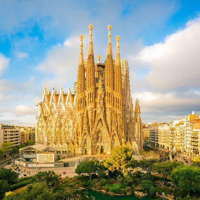 Barcelona: Gaudí’s Sagrada Família Fast-Track Guided Tour