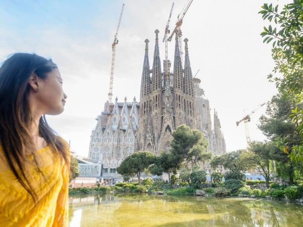 Barcelona: Sagrada Familia Tour & Optional Tower Visit