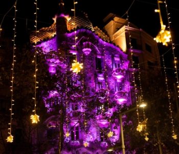 Barcelona,,Spain.,11,,27,,2021.,Casa,Batlló,Bathed,In,Purple
